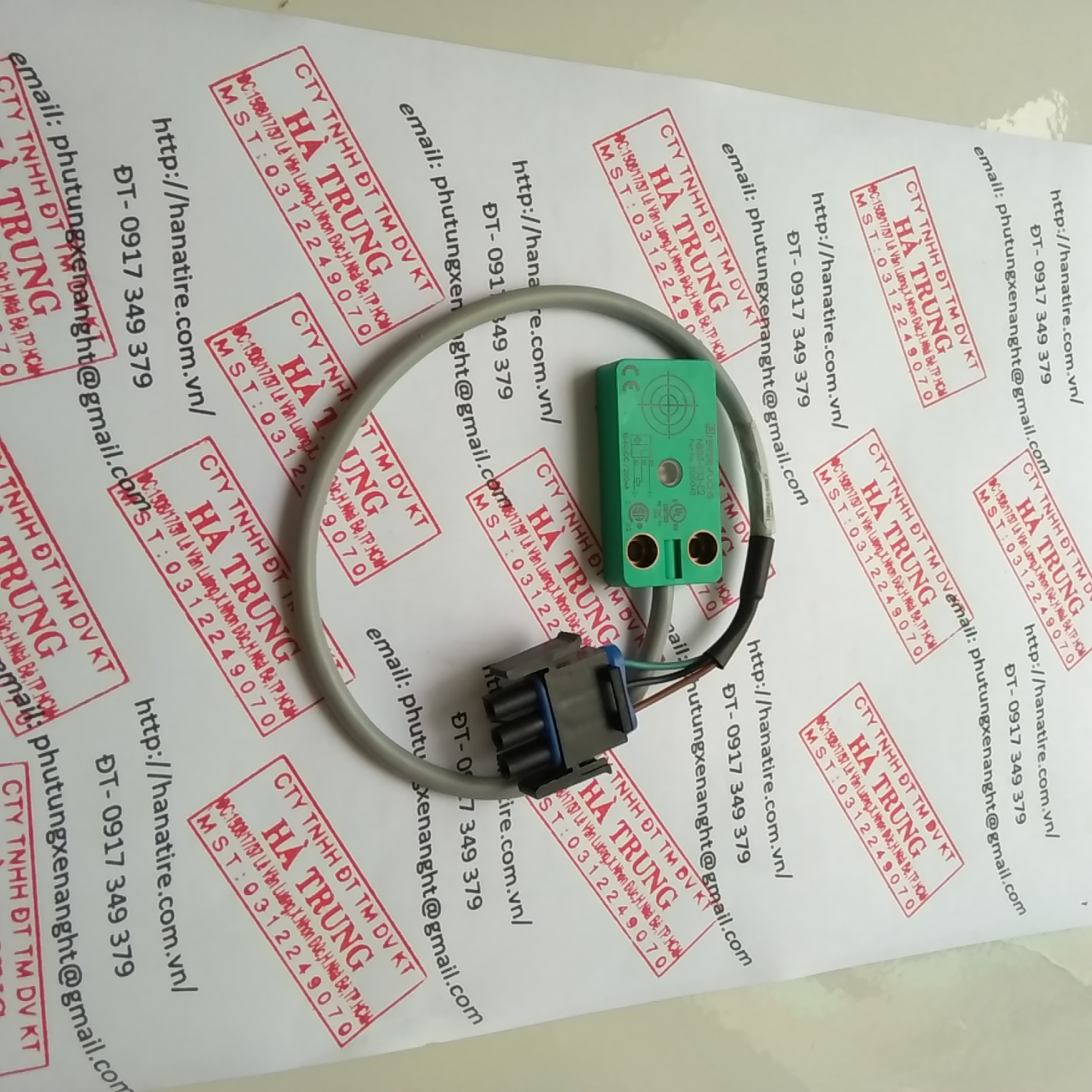 Sensor NBB8-F33-E2